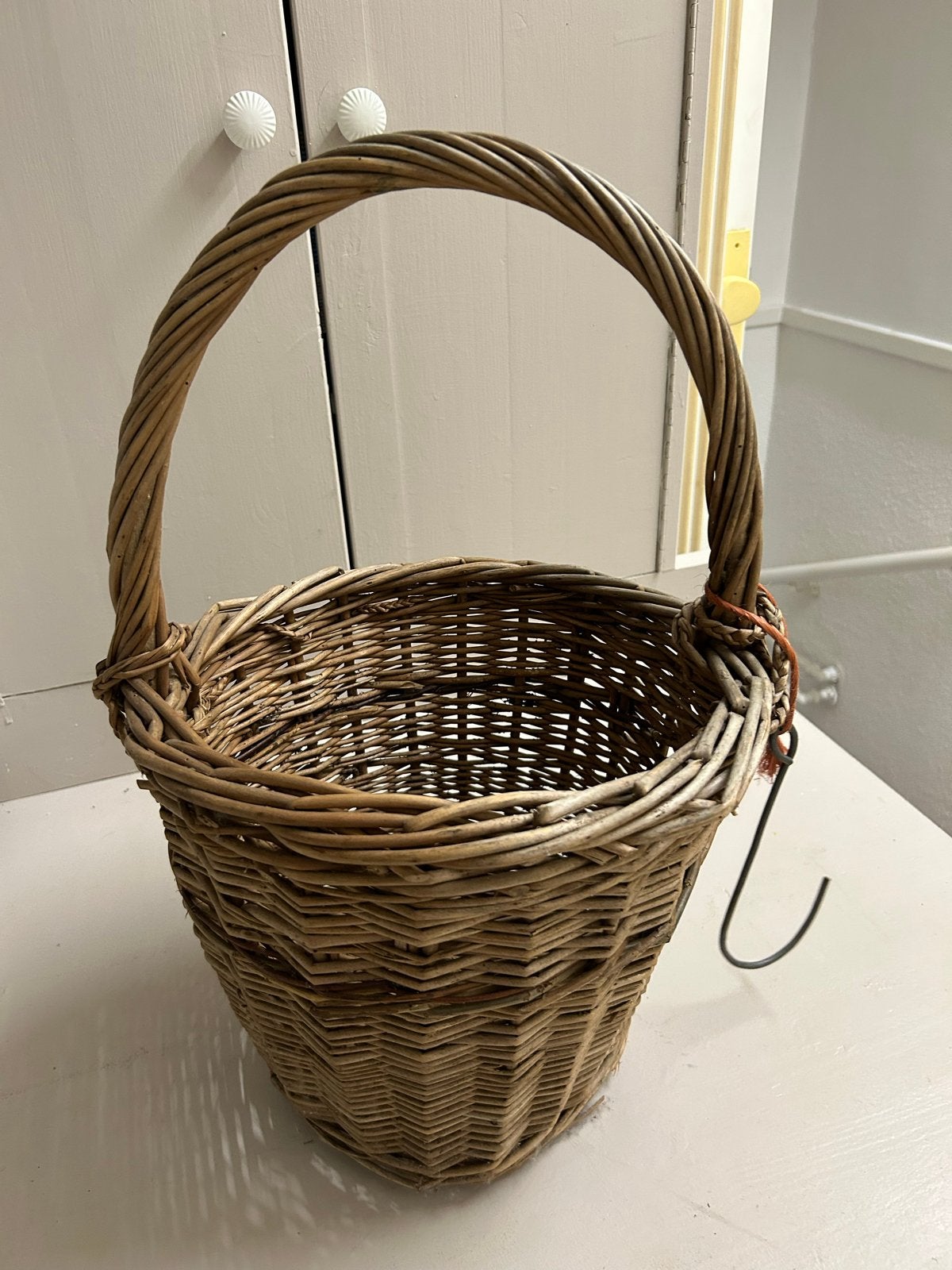 Hoenderik, Vintage rieten mand met haak, Ophalen of Verzenden