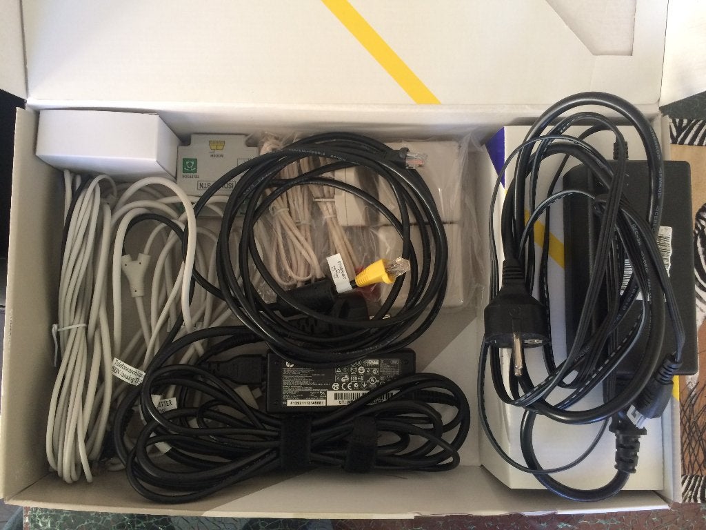 Complete doos met kabels ISDN/PSTN en Hp oplader voor FRITZb, Ophalen of Verzenden, Zo goed als nieuw, Extern