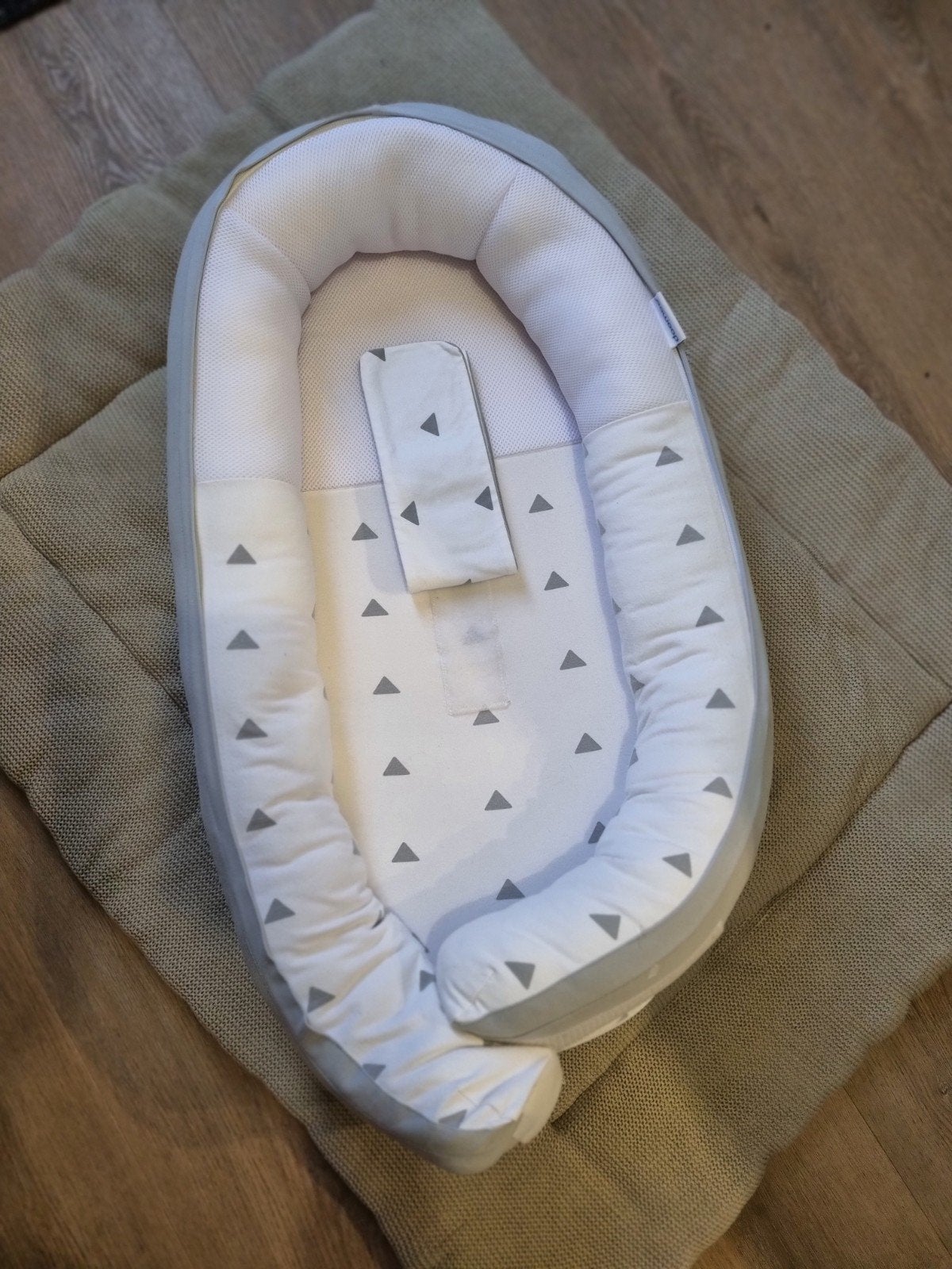 Doomoo cocoon babynest grijs / wit, Ophalen, Zo goed als nieuw
