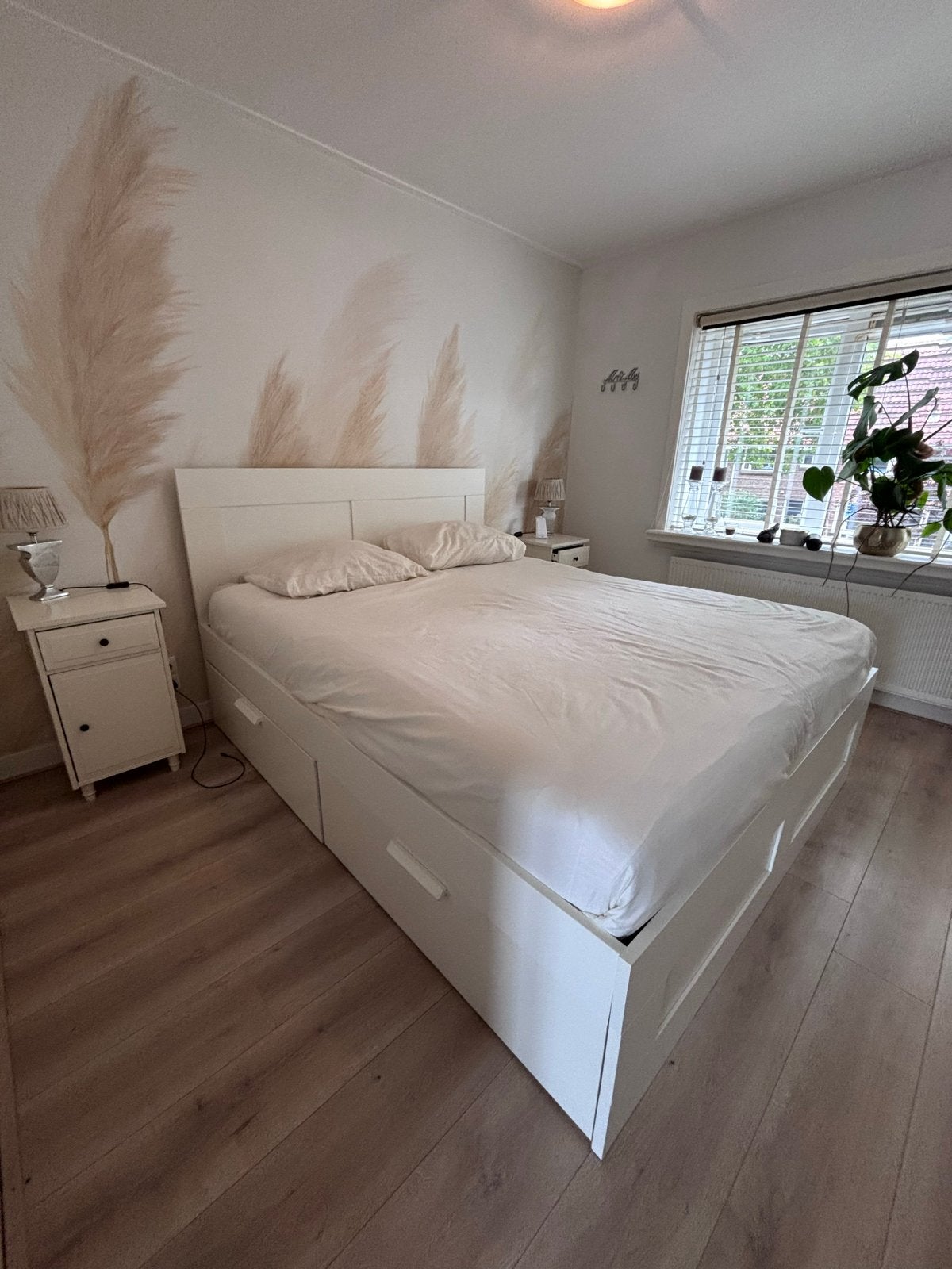 Bed 160x200 met IKEA matras, lattenbodems en 2 nachtkastjes, Ophalen, Gebruikt, Wit, Tweepersoons
