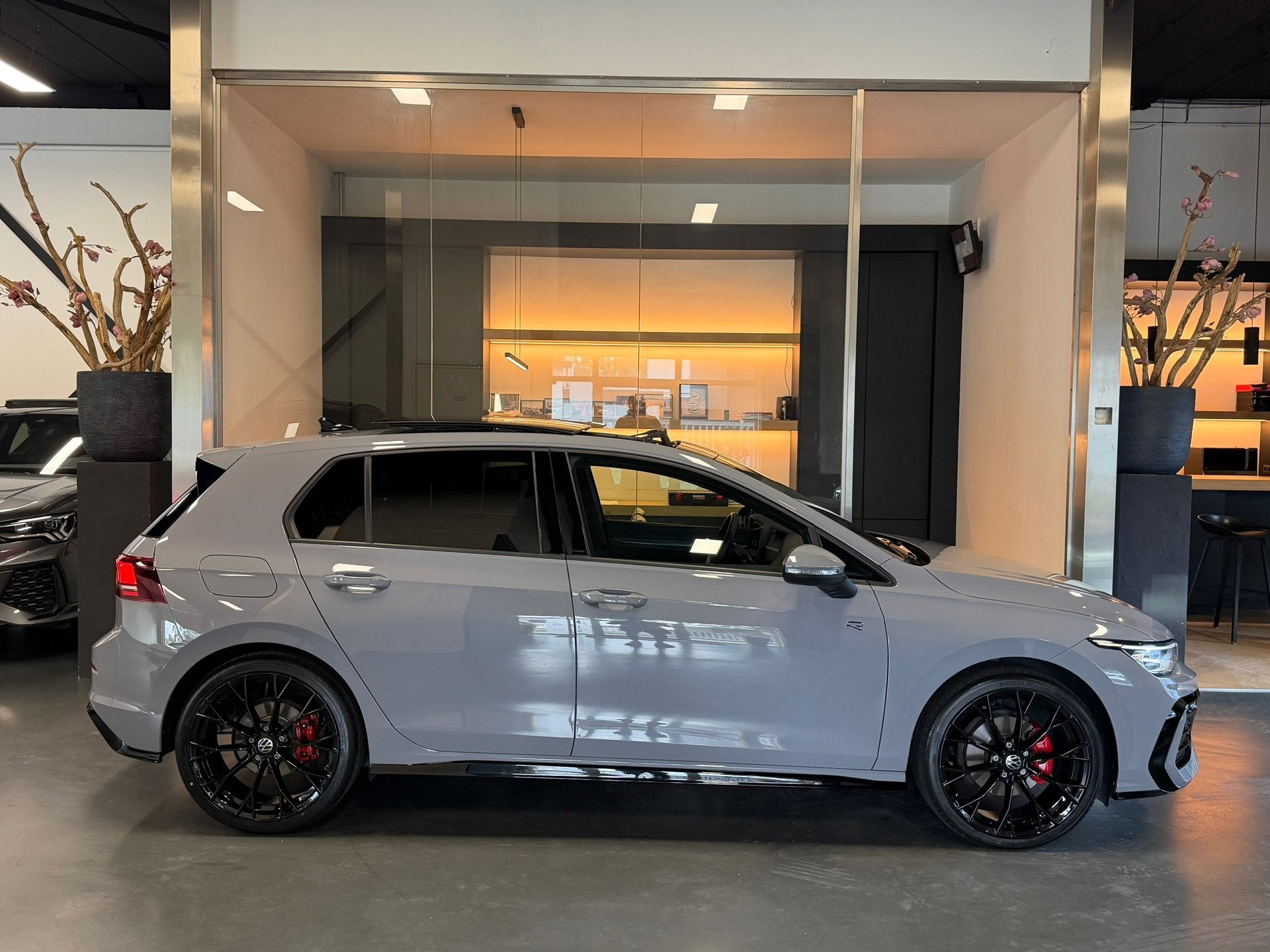 Volkswagen GOLF 8.5 1.5 eTSI R-Line Facelift Panorama Camera, Auto's, Dealer onderhouden, 150 pk, Bedrijf, 1276 kg