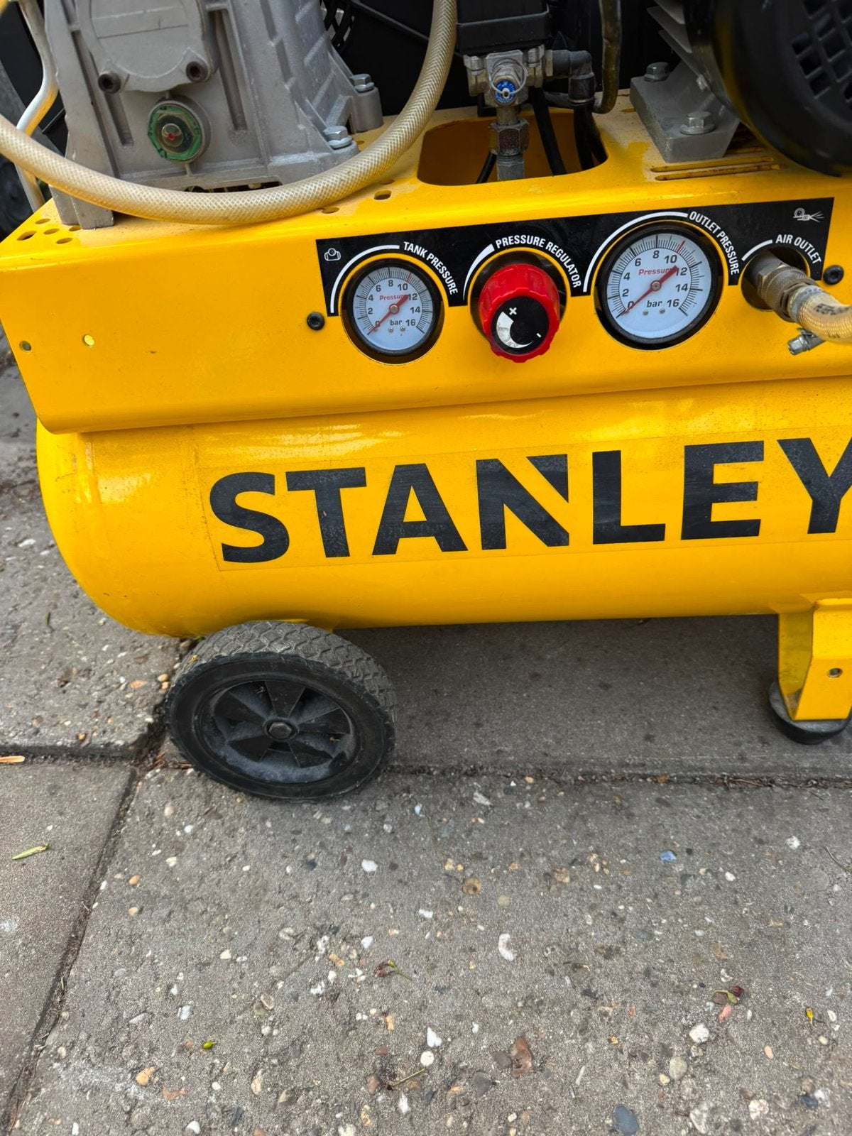 Stanley Compressor - Zo goed als nieuw, Doe-het-zelf en Verbouw, Compressors, 6 tot 10 bar, Ophalen of Verzenden, Zo goed als nieuw