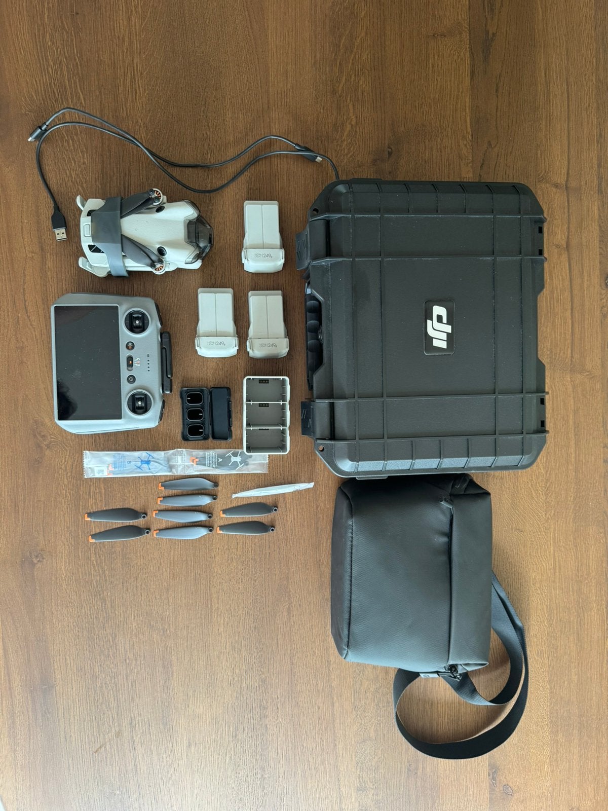 DJI MINI 4 Pro Fly more combo kit + smart controller, Ophalen of Verzenden, Zo goed als nieuw