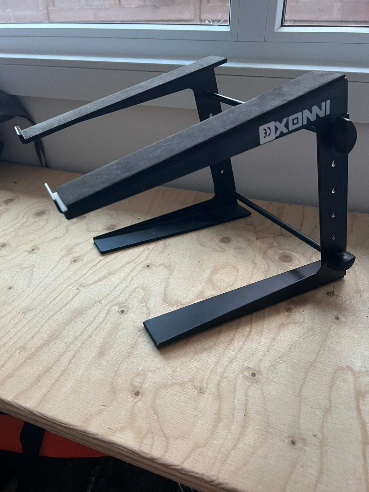 Innox laptop stand, Ophalen, Zo goed als nieuw