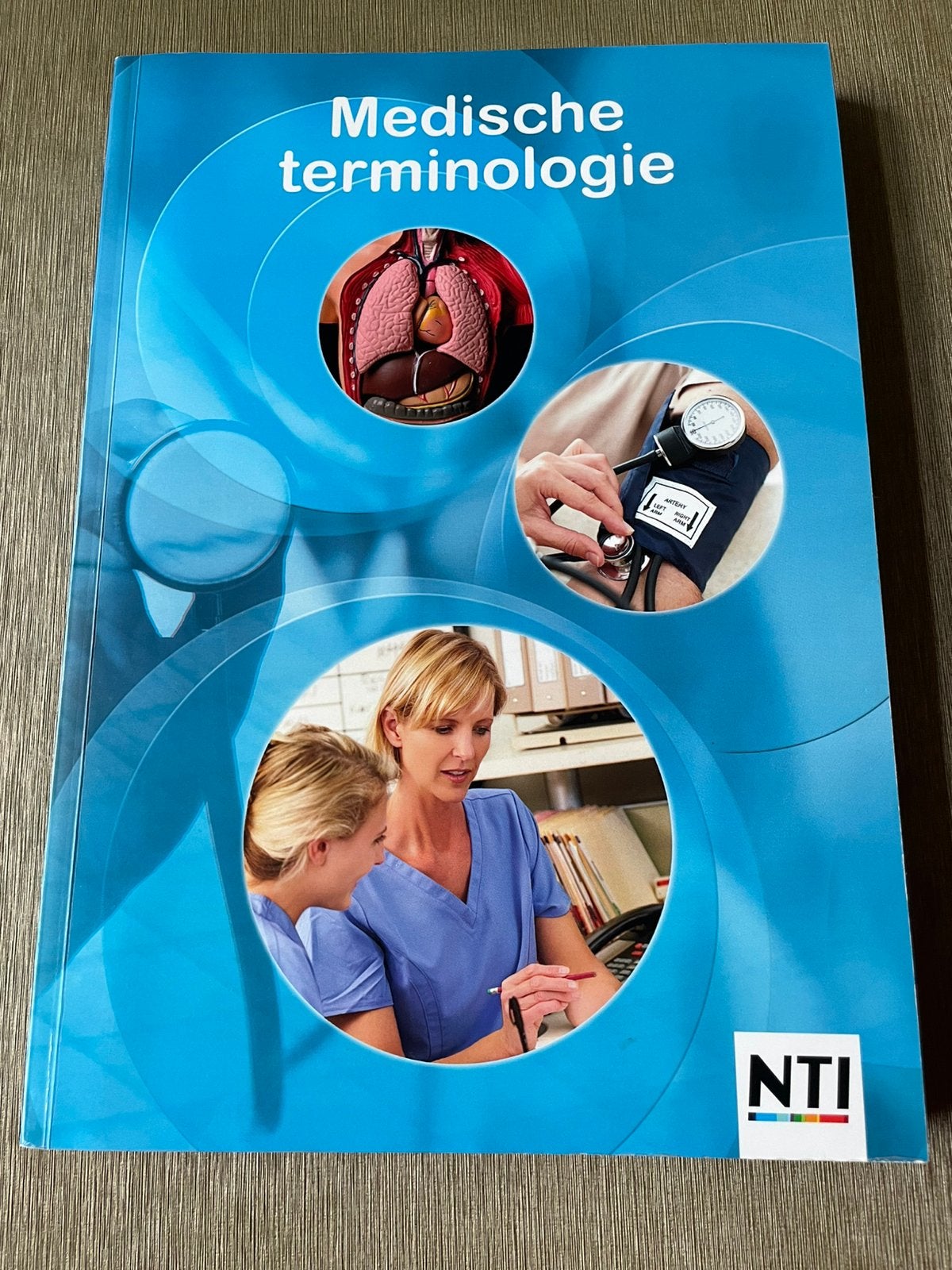 Studieboek Medische Terminologie NTI, Ophalen of Verzenden, Beta, Gelezen, MBO