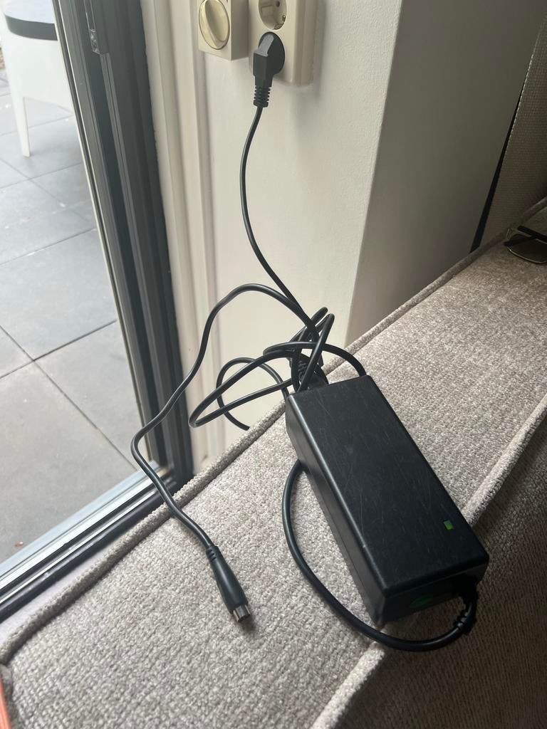 Stella oplader - Joyclife Li-ion Batterij Oplader 42V 2A, Fietsen en Brommers, Ophalen of Verzenden, Gebruikt