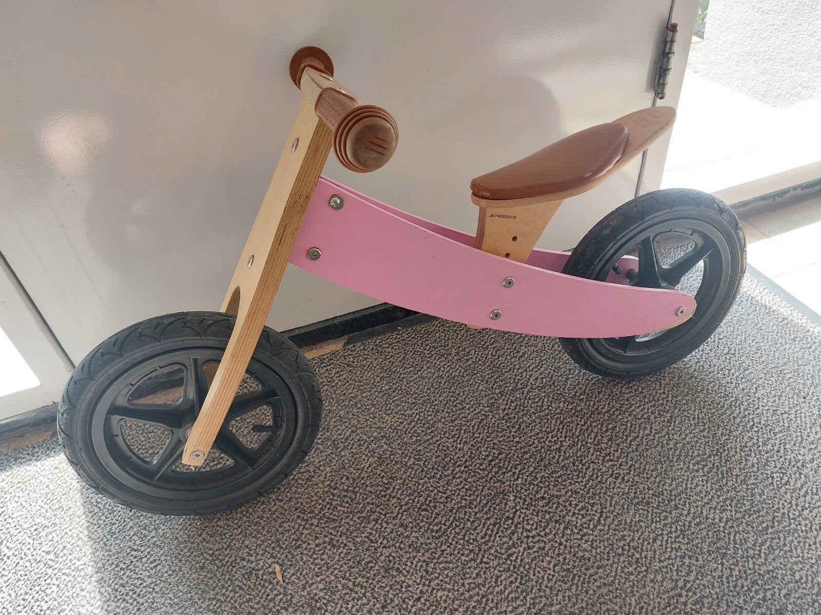 Bandit & Angels Houten Loopfiets Roze - 2in1 Frame, Kinderen en Baby's, Ophalen, Gebruikt, Loopfiets
