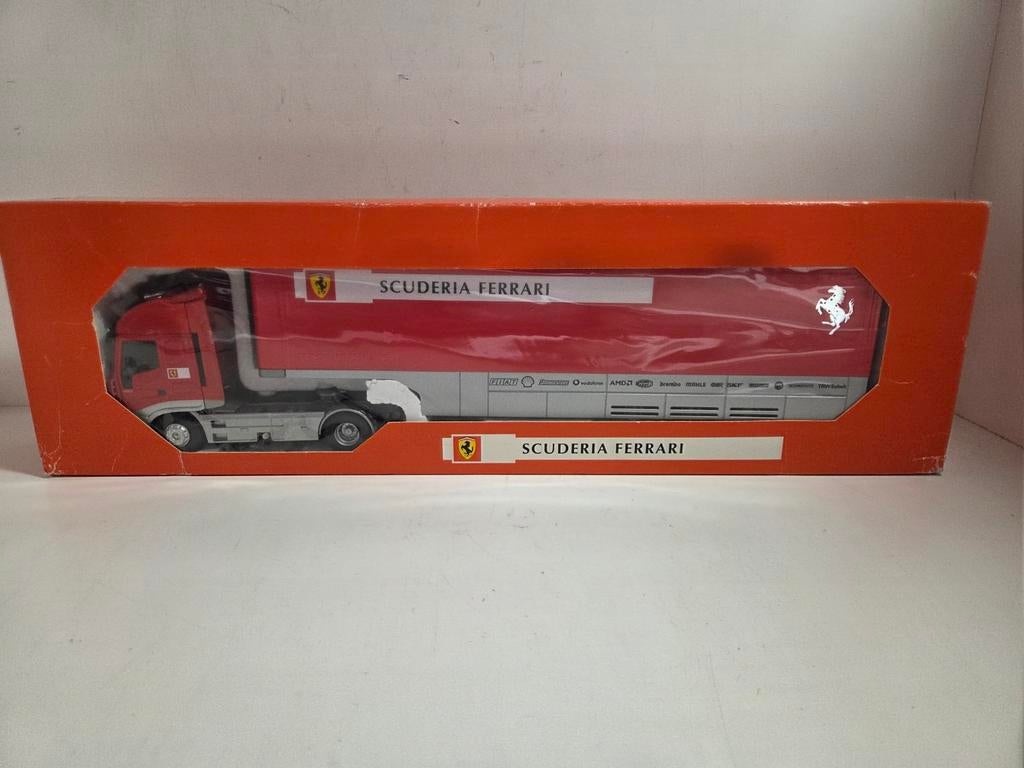 Old Cars Iveco Scuderia Ferrari autotransporter 1:43, Overige merken, Auto, ., Ophalen of Verzenden