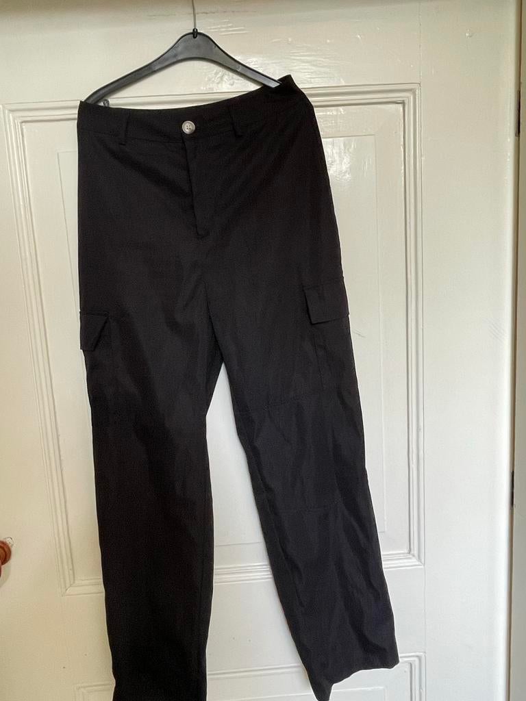 Zwarte cargo broek met zakken, Maat 38/40 (M), Zwart, Ophalen of Verzenden, Zo goed als nieuw