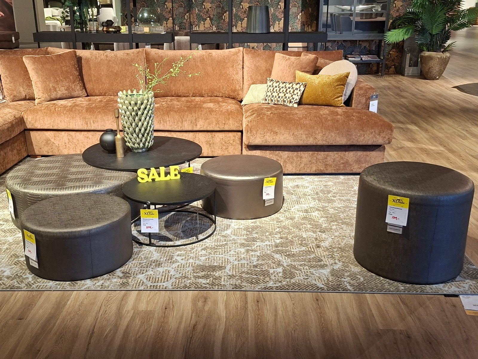 Showroommodel Jorik poufen en Trainca Salontafels, Huis en Inrichting, Banken | Voetenbanken en Poefen, Ophalen, 125 cm of meer