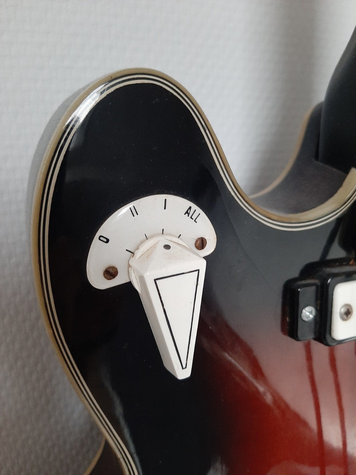 GEZOCHT: elementen schakelaar voor Eko gitaar, Muziek en Instrumenten, Ophalen of Verzenden, Overige typen