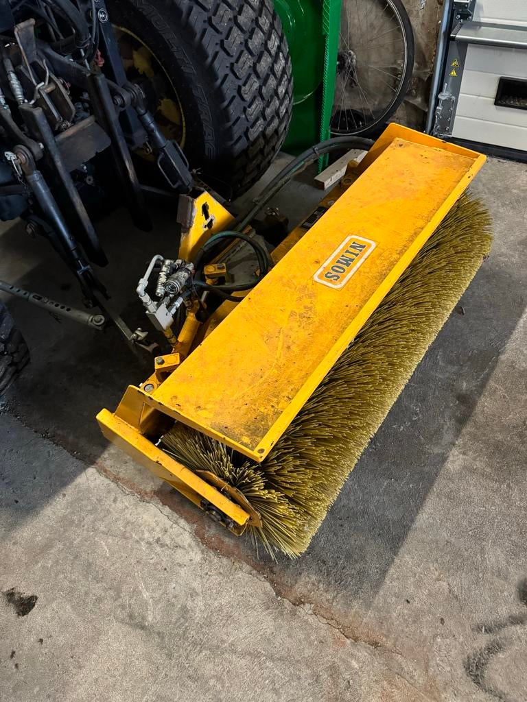 Hydraulische Nimos rolbezem met A frame lm trac, Zakelijke goederen, Machines en Bouw | Tuin, Park en Bosbouw, Ophalen of Verzenden