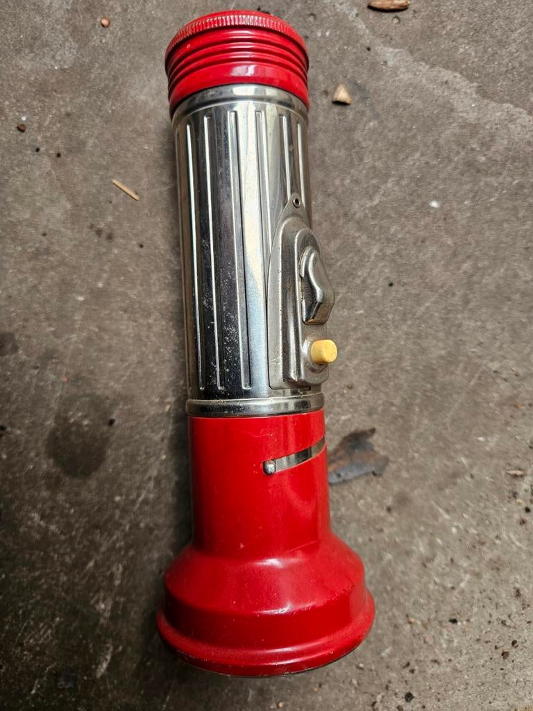 Vintage zaklamp rood/chroom, retro design narva focus ddr, Caravans en Kamperen, Ophalen of Verzenden, Batterij