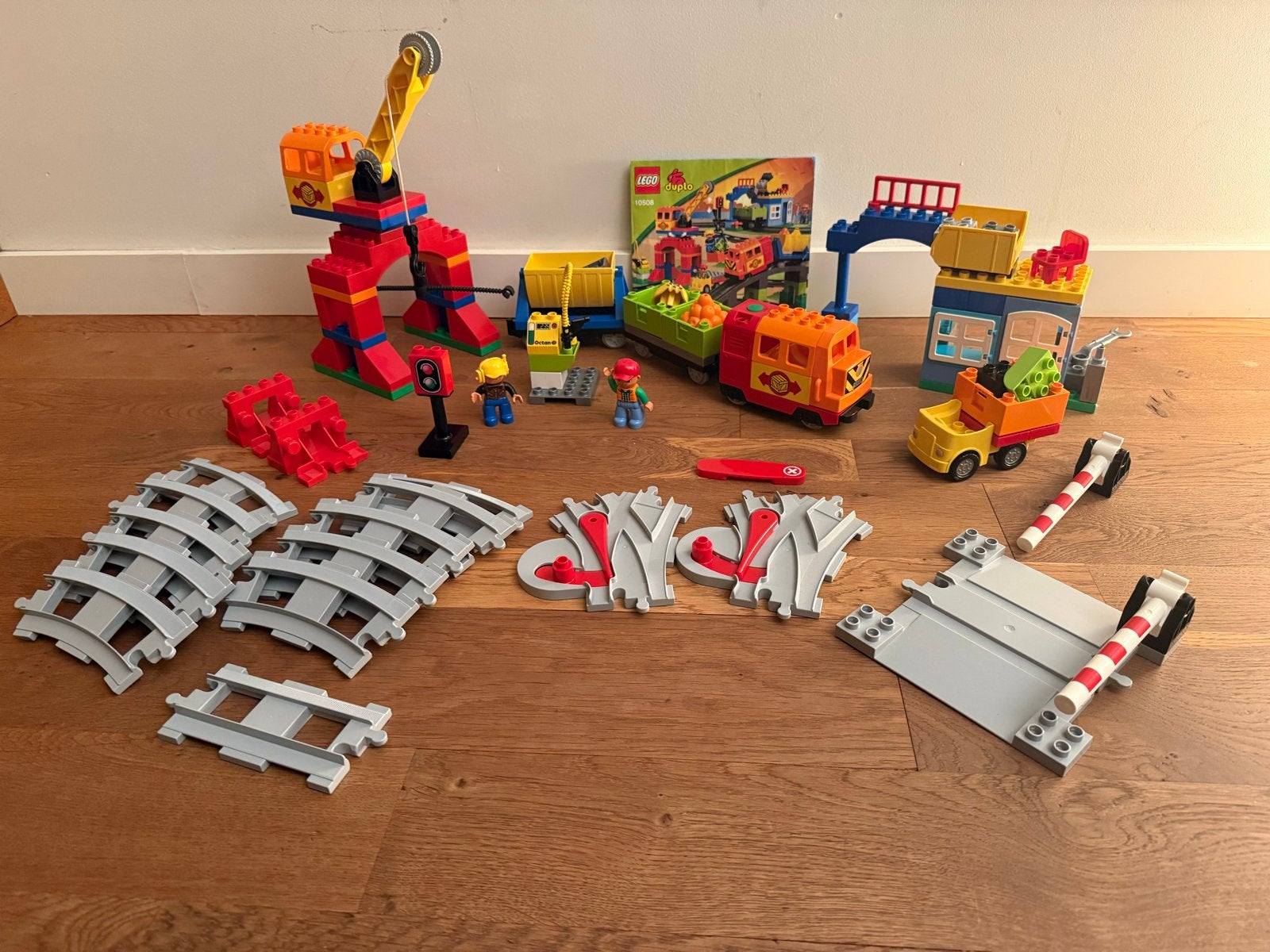 Foto 9 van Duplo 10508 Elektrische Trein met Extra Rails