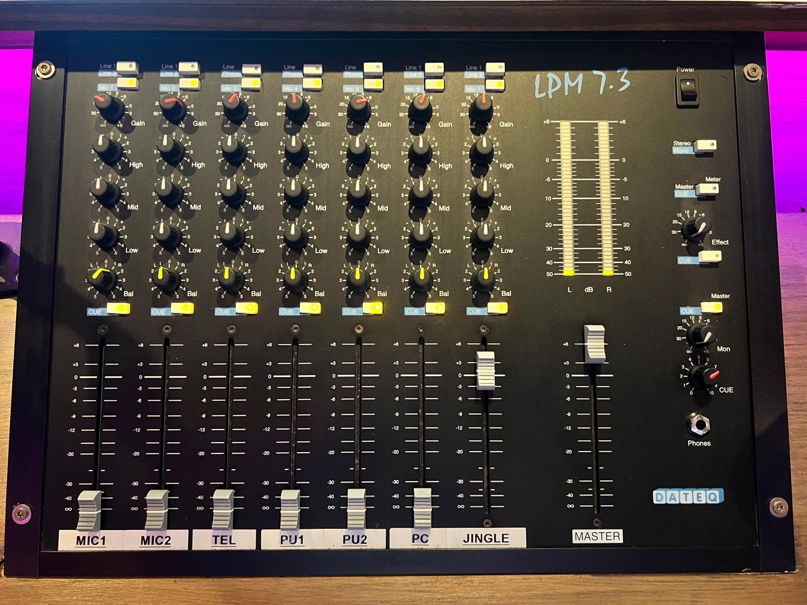 Dateq LPM 7.3 Mengtafel Zwart - Professionele Audiomixer, Ophalen of Verzenden, Gebruikt, 5 tot 10 kanalen, Microfooningang