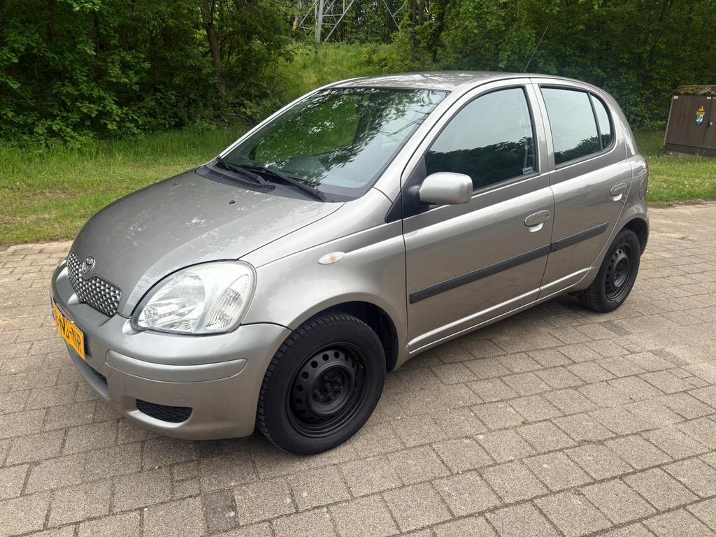 Toyota Yaris 1.3 16V Vvti 5DR Linea SOL 2003 Grijs, Auto's, Voorwielaandrijving, 31 €/maand, 4 cilinders, 400 kg