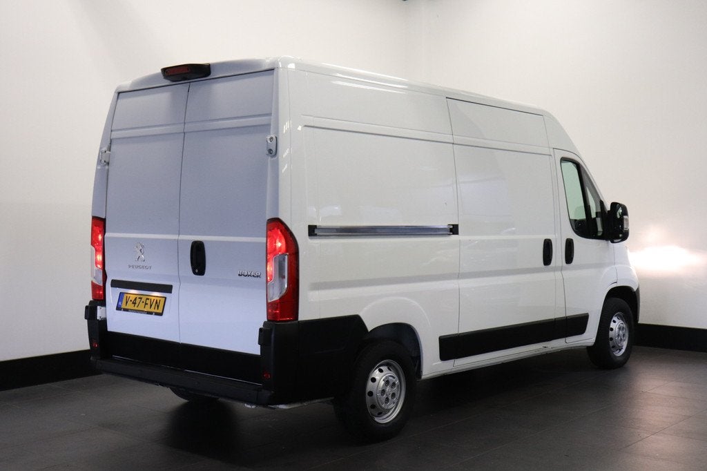 Peugeot Boxer 2.2 BlueHDi L2H2 140PK - EURO 6 - Airco - Navi, Auto's, Voorwielaandrijving, Stof, Gebruikt, 4 cilinders