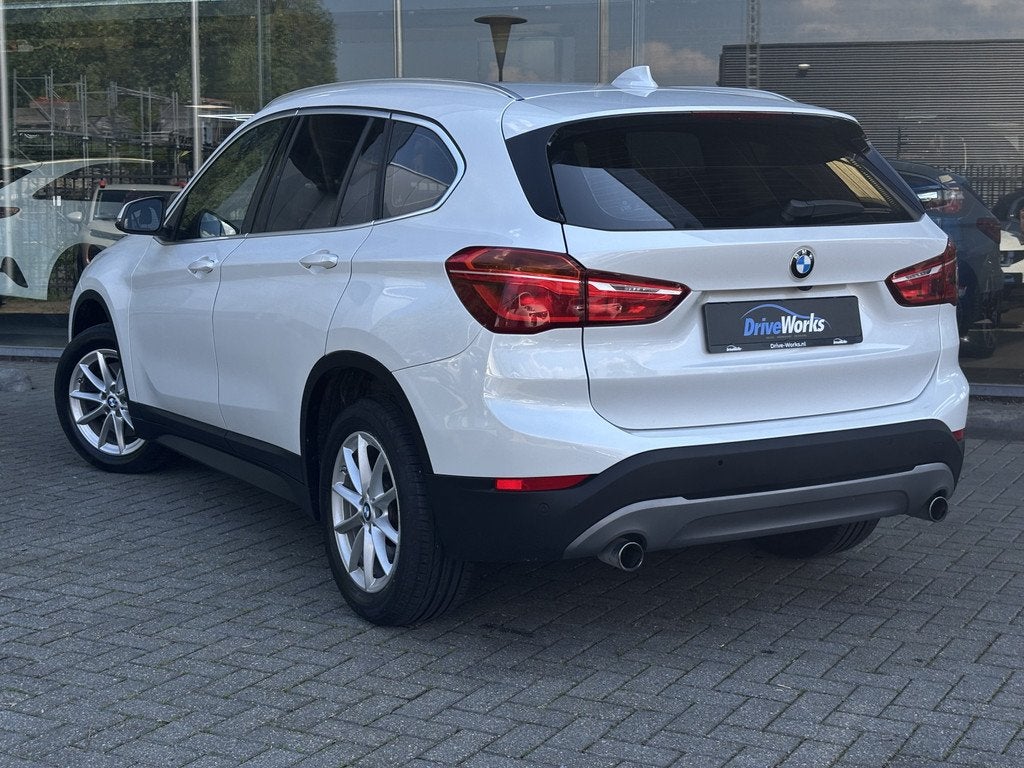 BMW X1 xDrive20i High Executive | Camera | Carplay | Leer |, Auto's, BMW, 1998 cc, Gebruikt, Huisgarantie, Met garantie (alle)