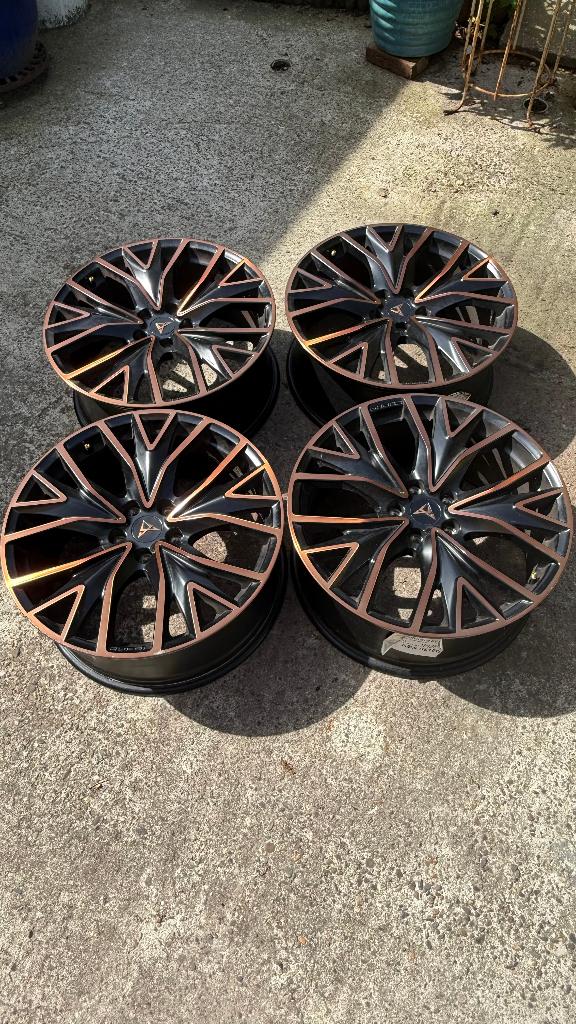 Originele Cupra velgen met koper-accenten, Auto-onderdelen, Banden en Velgen, Gebruikt, Velg(en), 235 mm, Personenwagen