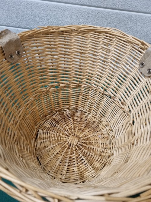 mand met leren handgrepen, Huis en Inrichting, Woonaccessoires | Schalen en Manden, Ophalen of Verzenden, 'T Olde Gre-j, Info@toldegrej.nl
