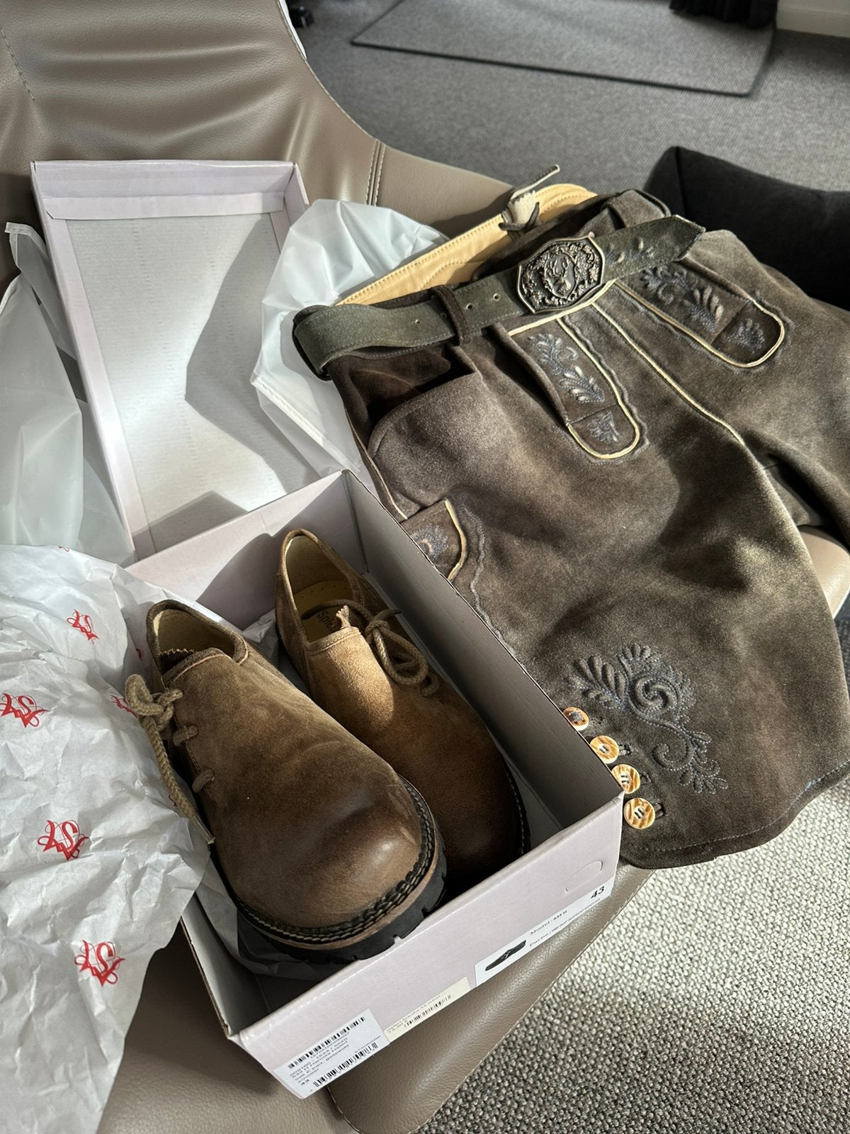 Originele  Oostenrijkse Lederhose set met schoenen en shirt, Ophalen of Verzenden, Zo goed als nieuw, Maat 52/54 (L), Bruin