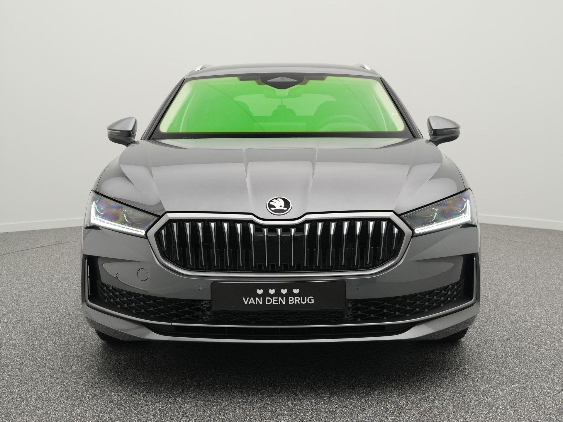 Skoda Superb Combi 1.5 TSI 204pk PHEV Laurin & Klement | Hea, Auto's, Skoda, 4 cilinders, 26 kWh, 1747 kg, Startonderbreker