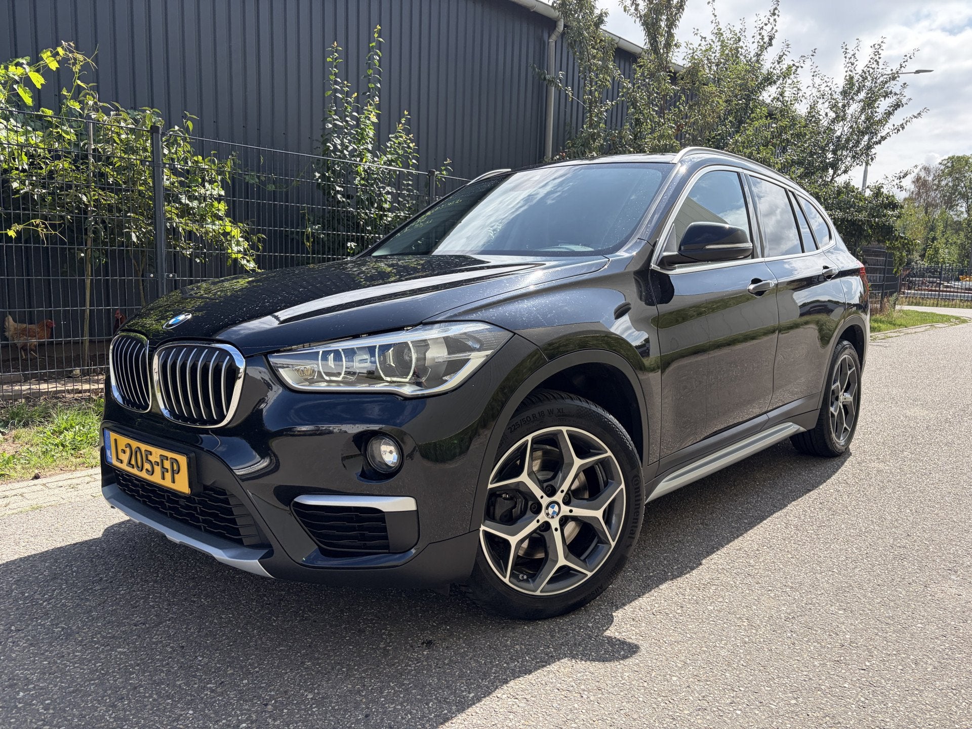 BMW X1 xDrive20i High Executive / AUTOMAAT / LEER / NAVI / C, Auto's, 1998 cc, Gebruikt, Euro 6, 2000 kg