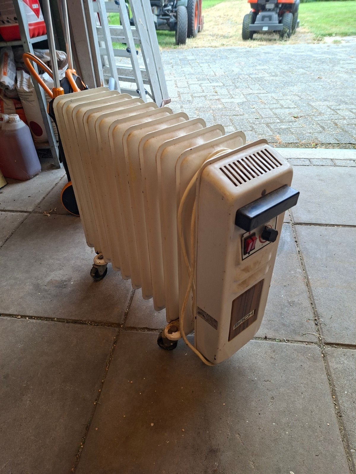 2x Albert Bach KG Oliekachel Type 2041 - 2000W, Ophalen, Gebruikt, 800 watt of meer, Kachel