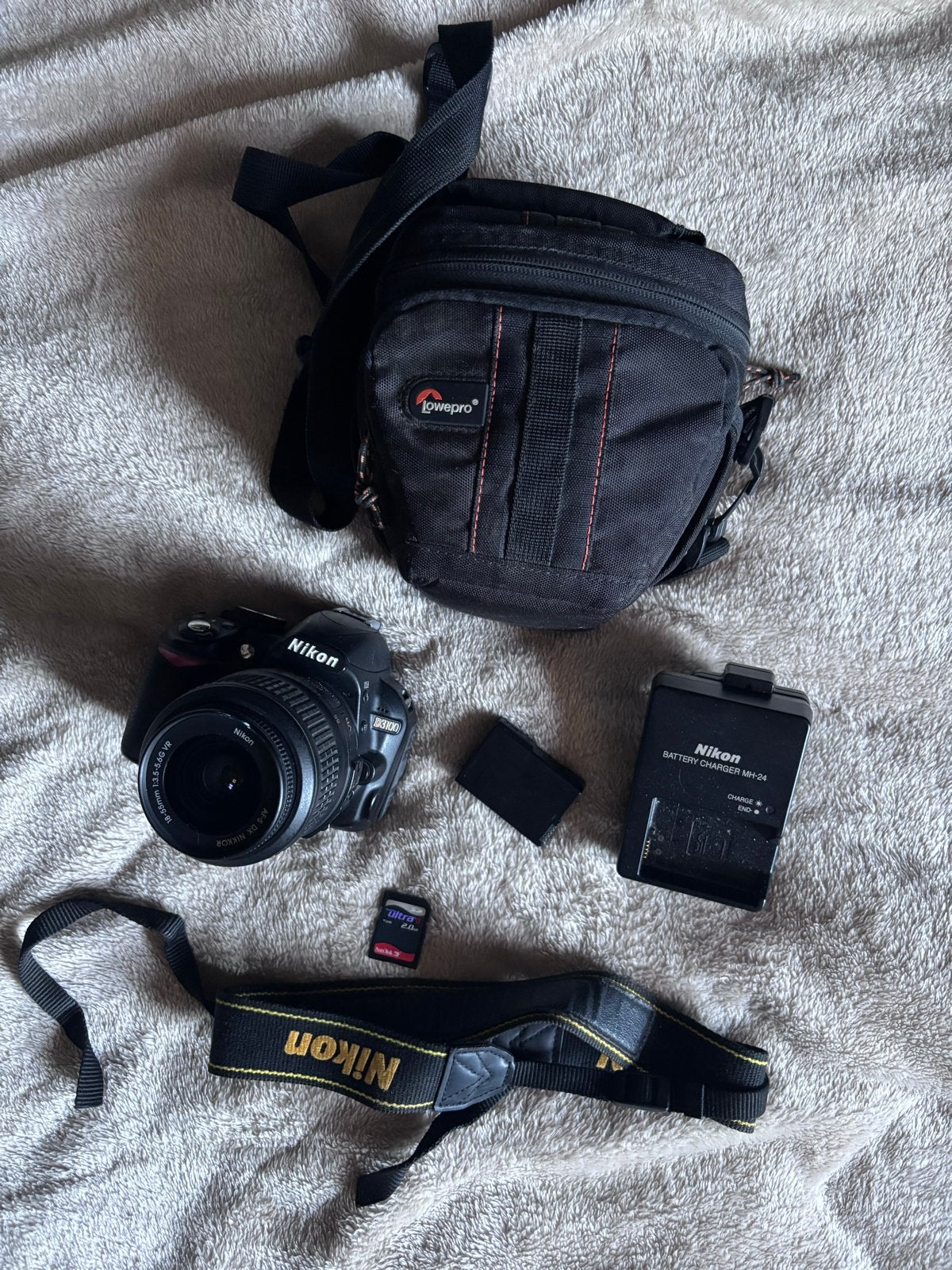 Nikon D3100 Spiegelreflexcamera met accessoires, Audio, Tv en Foto, Fotocamera's Digitaal, Spiegelreflex, Beeldstabilisatie, Ophalen of Verzenden