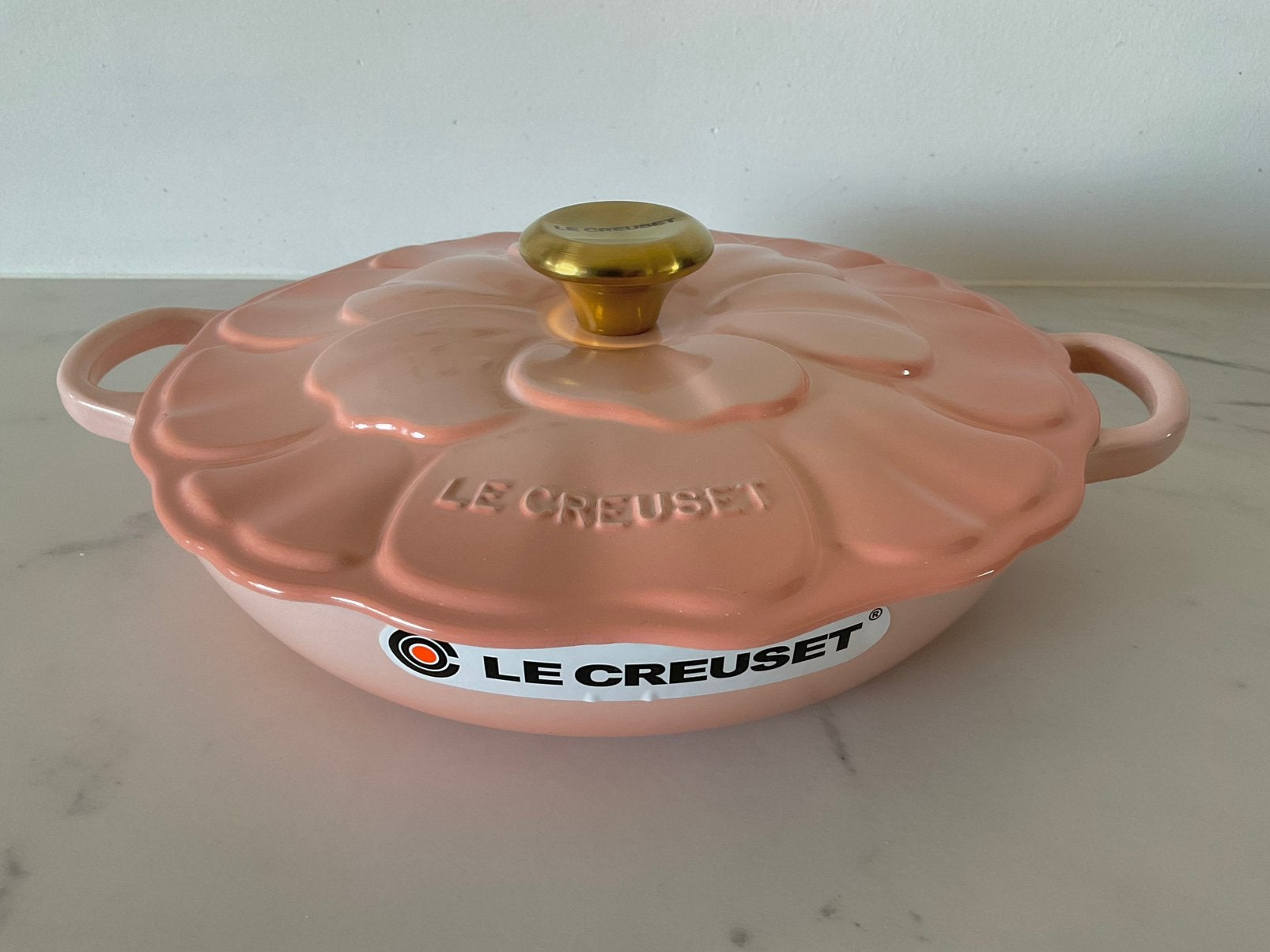 Le Creuset 26 cm bloesem campagnard, pêche (perzik), nieuw, Huis en Inrichting, Keuken | Potten en Pannen, Nieuw, Le Creuset, Ophalen of Verzenden