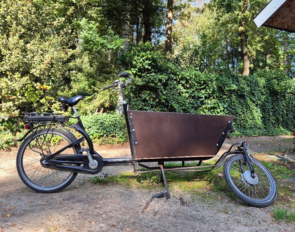 Kapotte elektrische bakfiets..., Gebruikt, Elektrisch, 2 kinderen, Ophalen