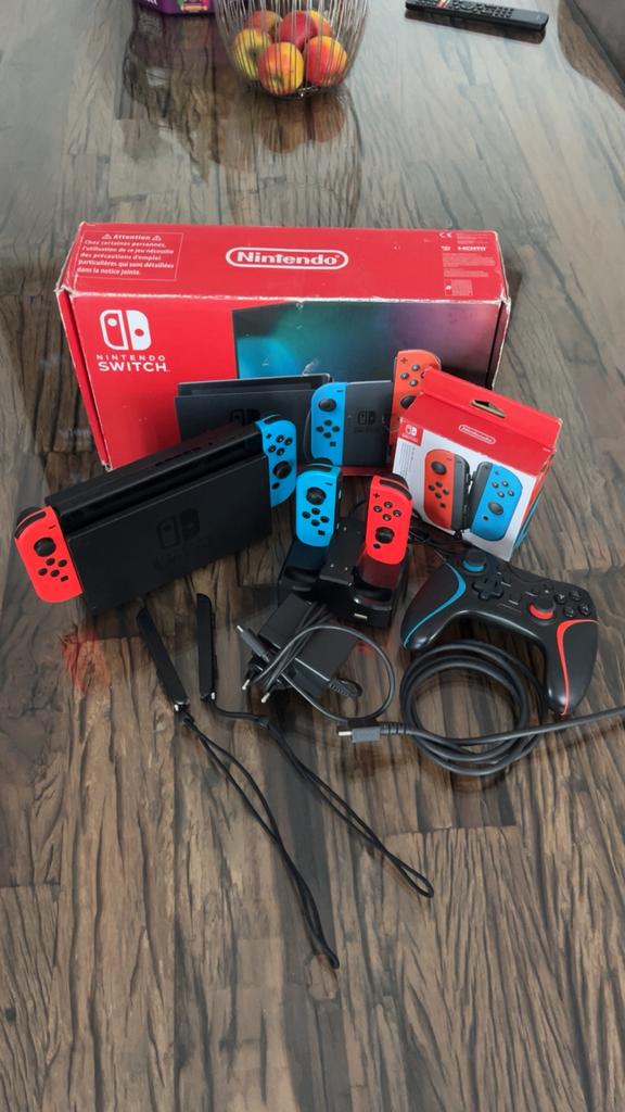 Nintendo switch, Ophalen of Verzenden, Zo goed als nieuw, Met 2 controllers, Switch Original