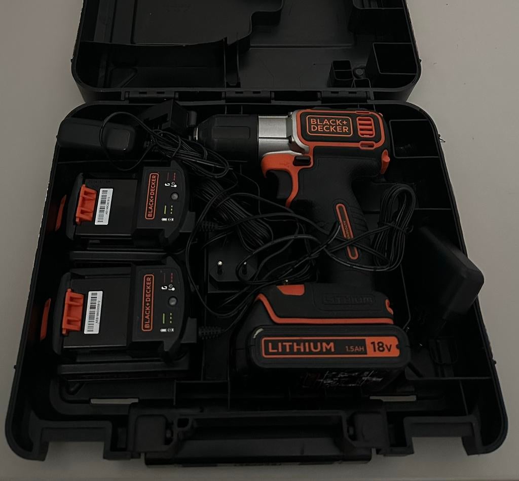 BLACK & DECKER Boor- en Schroefmachine 18V met 3 accu's, 600 watt of meer, Variabele snelheid, Verzenden, Zo goed als nieuw