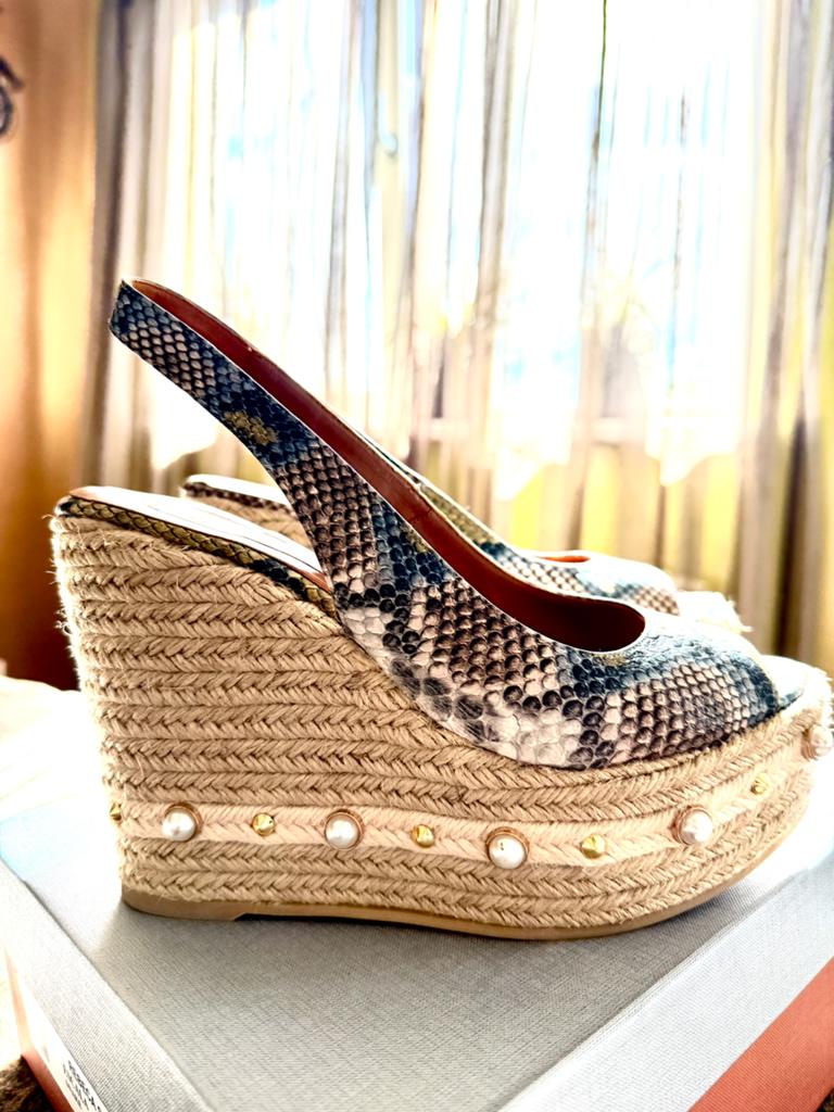Elegante sleehakken met slangenprint en parels, Kleding | Dames, Schoenen, Overige kleuren, Ophalen of Verzenden, Zo goed als nieuw