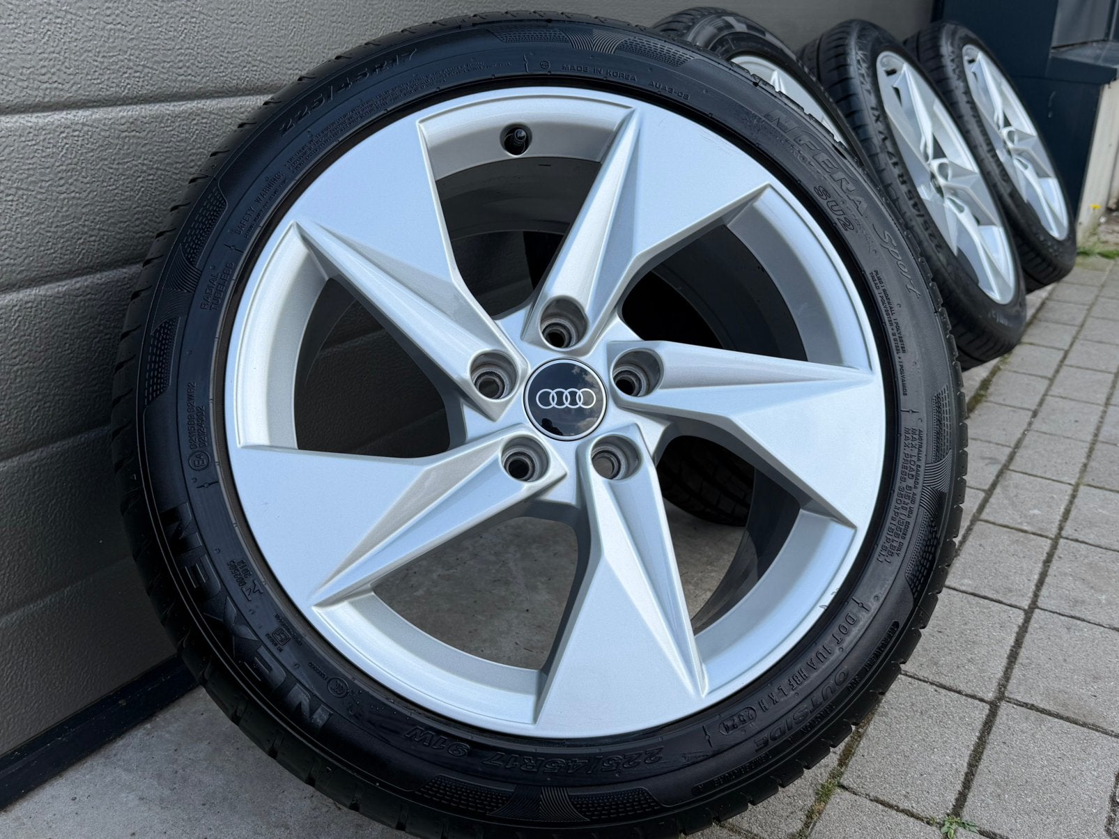 17” INCH AUDI A3 Origineel Zomerset Zilver Nieuw Banden, Banden en Velgen, 17 inch, Ophalen of Verzenden, Zomerbanden