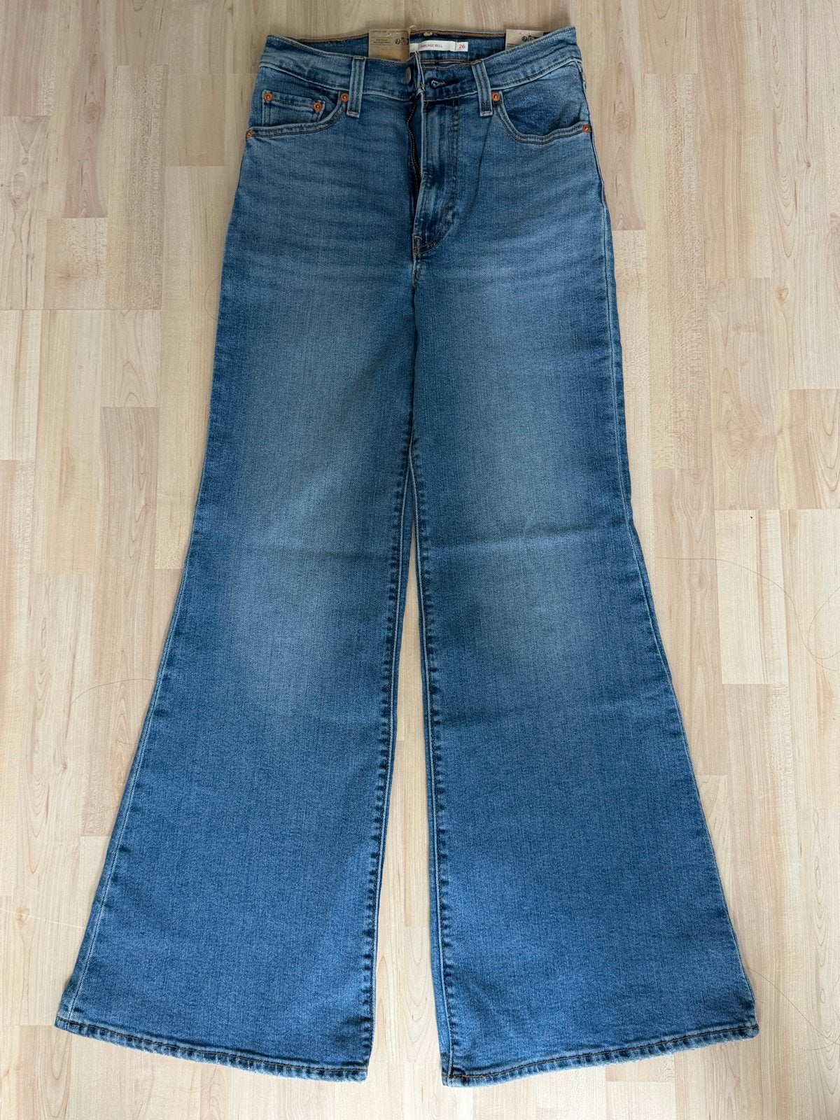 Nieuwe Levi's Ribcage Bell flared jeans W26, Ophalen of Verzenden, Nieuw, Blauw, W27 (confectie 34) of kleiner