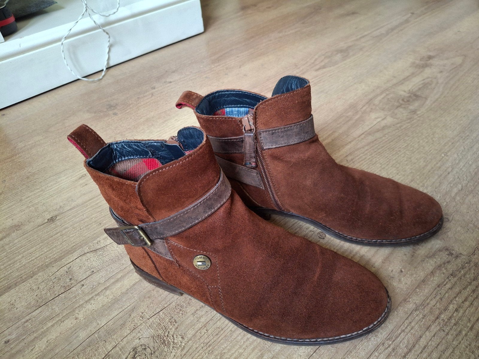 Tommy Hilfiger laarsjes maat 37, Kleding | Dames, Schoenen, Bruin, Lage of Enkellaarzen, Ophalen of Verzenden, Zo goed als nieuw