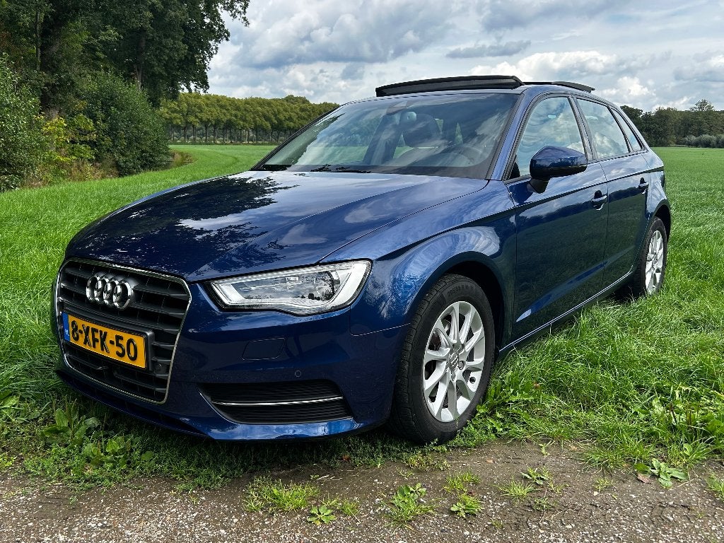 Mooie Audi A3 dealer onderhouden 1e eigenaar S-Tronic  NAP, Dealer onderhouden, 4 cilinders, Blauw, Leder en Stof