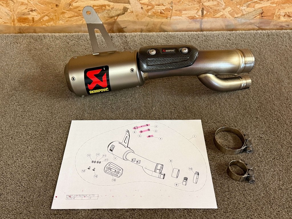 Akrapovic slip-on uitlaat demper BMW S1000RR 2017 2018, Motoren, Gebruikt, Verzenden, Media@akrapovic.com, Malo Hudo 8a, Ivančna Gorica, 1295, SI