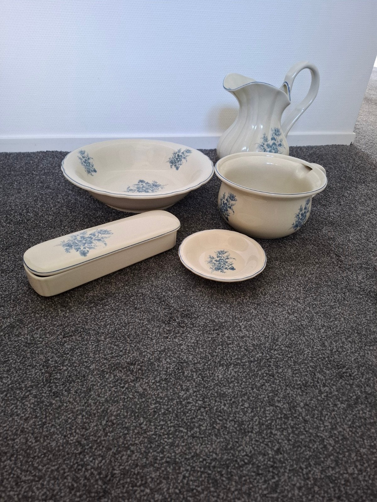 Antieke Staffordshire Ironstone waskom set met bloemmotief, Ophalen