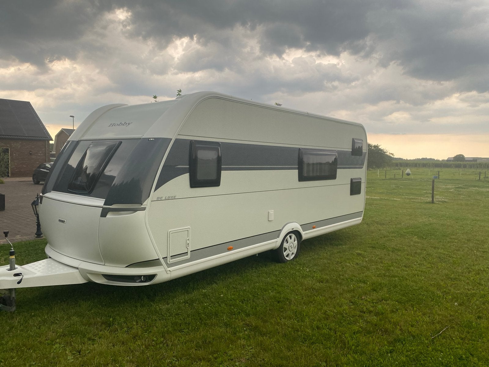 Hobby De Luxe 540 KMFe - Ruime gezinscaravan met stapelbed, Hobby, Frans bed, Treinzit, Particulier
