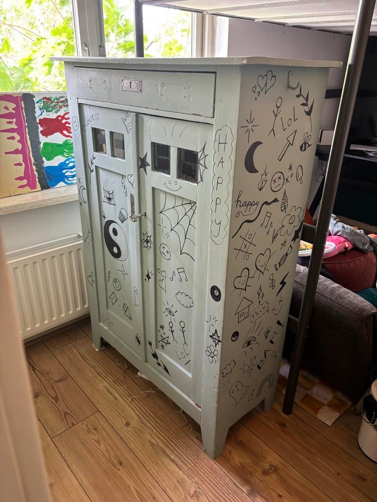 Bijna gratis vintage meidenkast mintgroen krijtverf doodle, Huis en Inrichting, Ophalen, 50 tot 100 cm, Zo goed als nieuw, 25 tot 50 cm