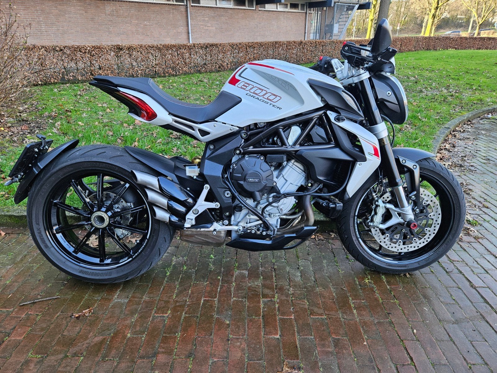 Agusta brutale dragster 800, Motoren, Motoren | MV Agusta, 3 cilinders, 800 cc, Naked bike, Sportuitlaat