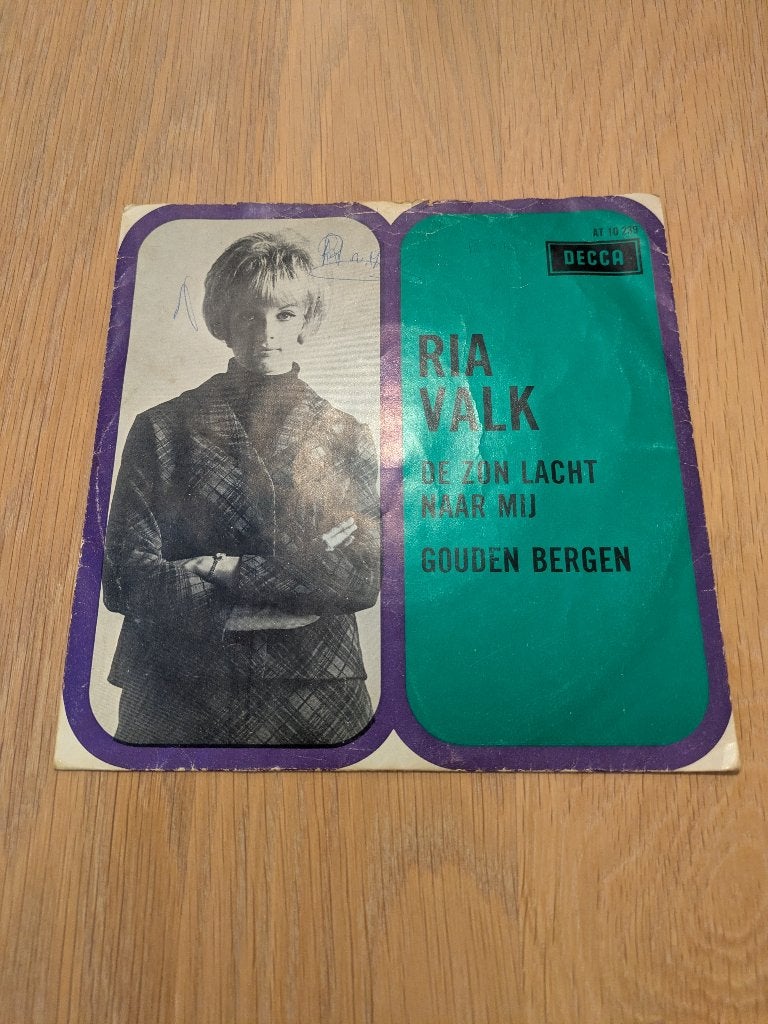 Ria Valk - De Zon Lacht Naar Mij / Gouden Bergen, Ophalen of Verzenden, Gebruikt, 7 inch, Nederlandstalig