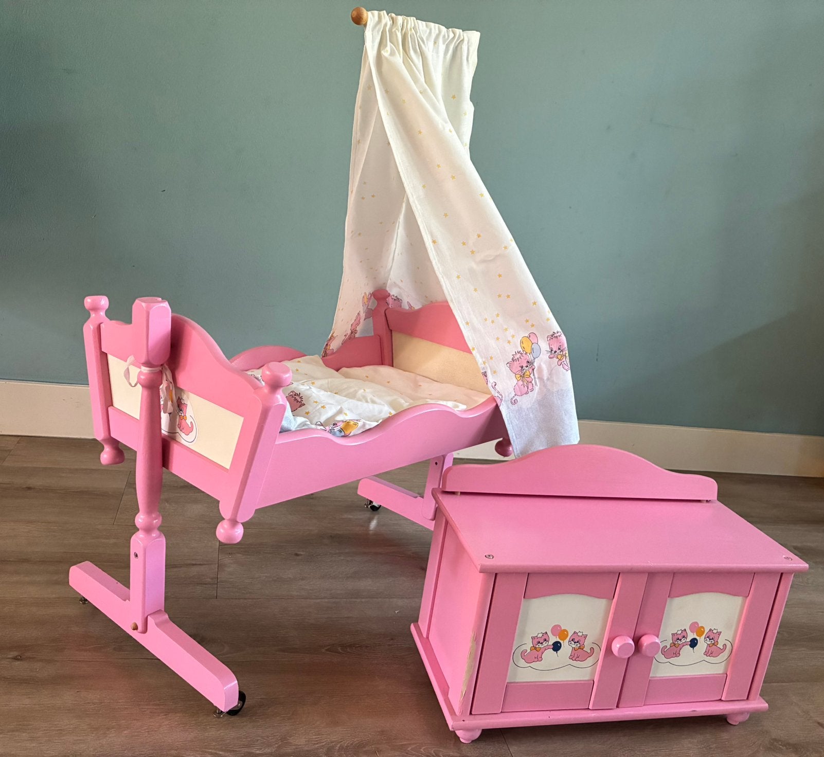 Poppenwieg plus kastje, Ophalen, Gebruikt, Babypop