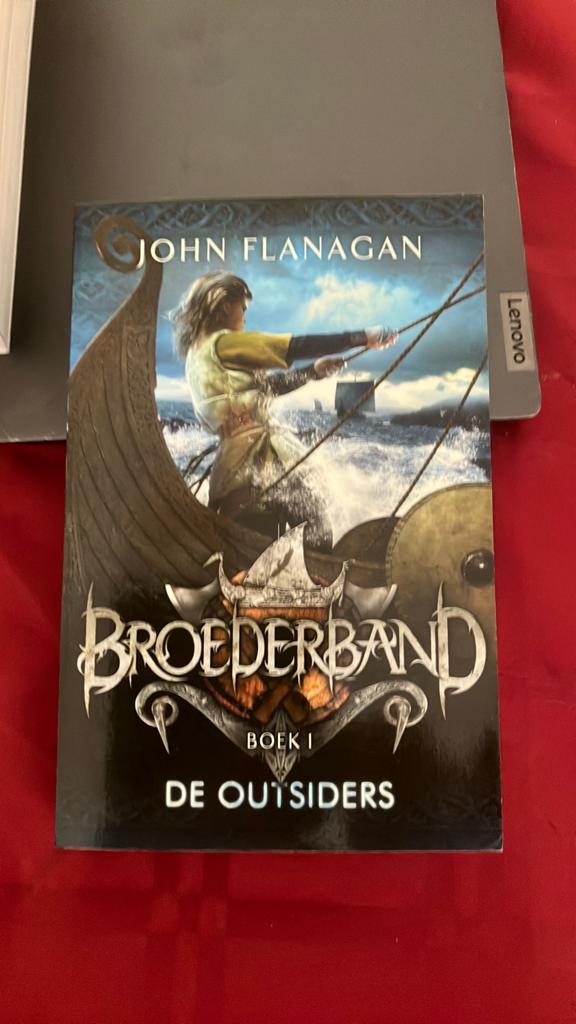 John Flanagan Broederband, Ophalen, Zo goed als nieuw