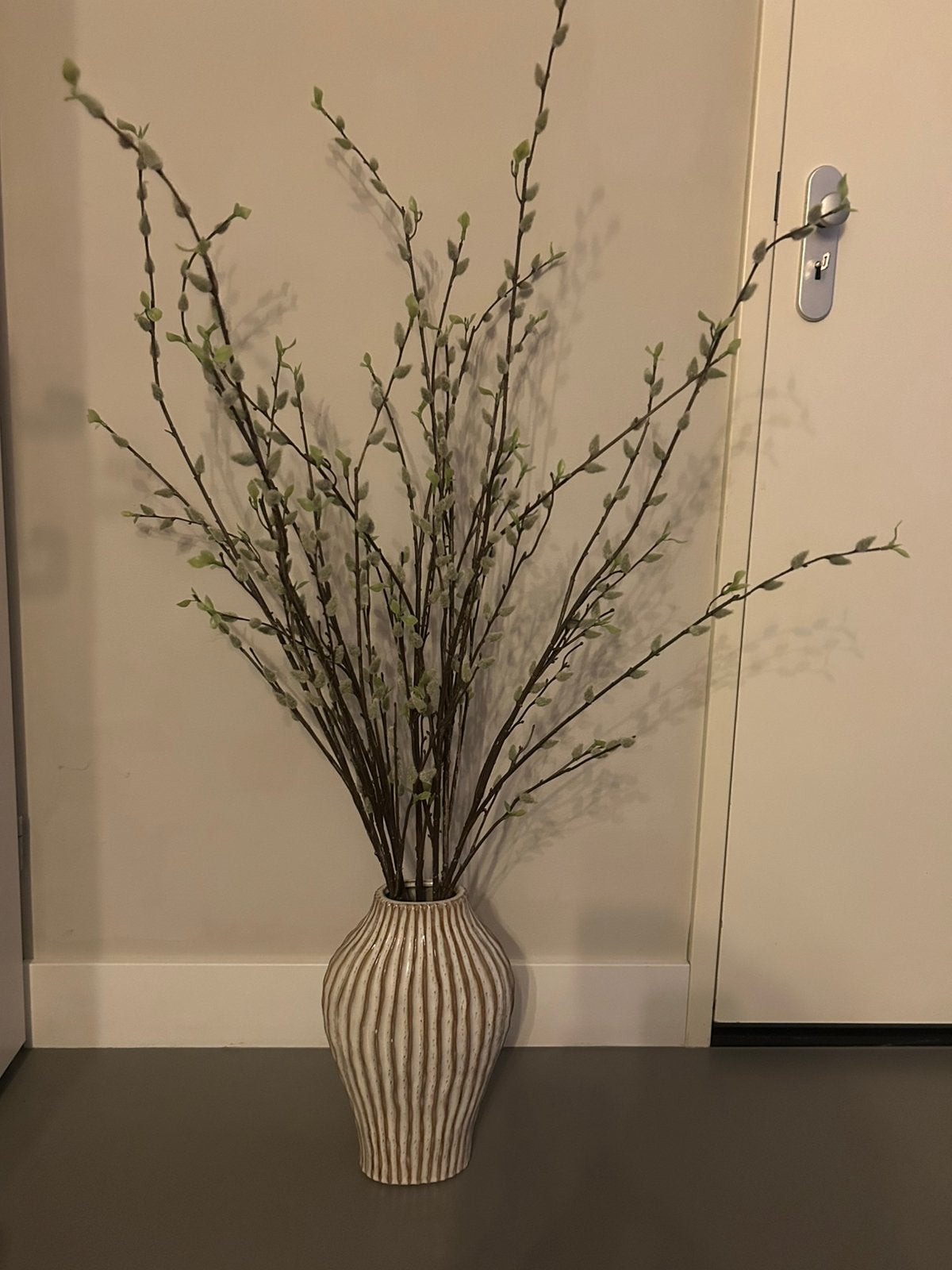 Mooie vaas met kunst takken, Ophalen of Verzenden, Zo goed als nieuw