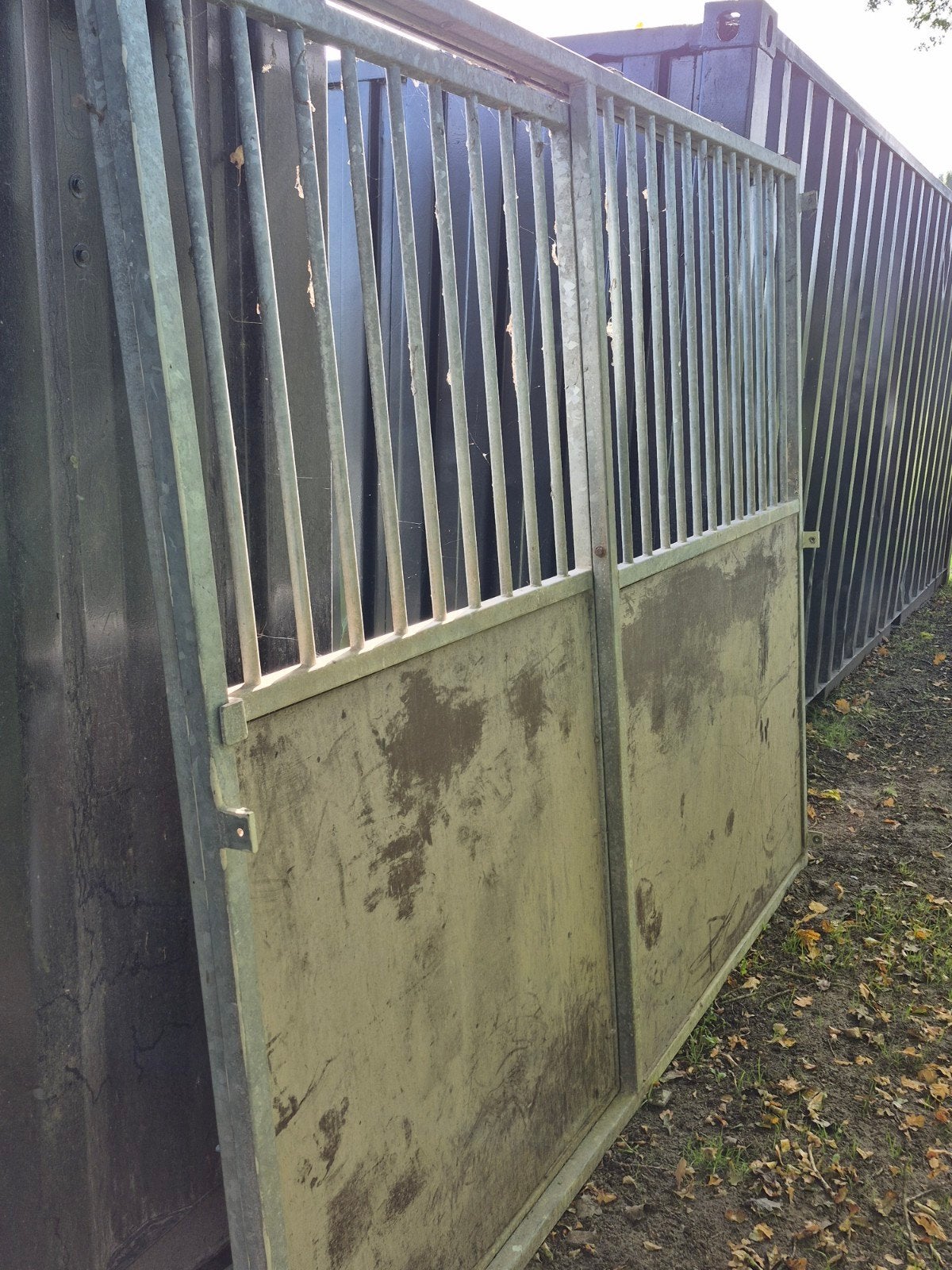 schuifwand paardenstal, Ophalen