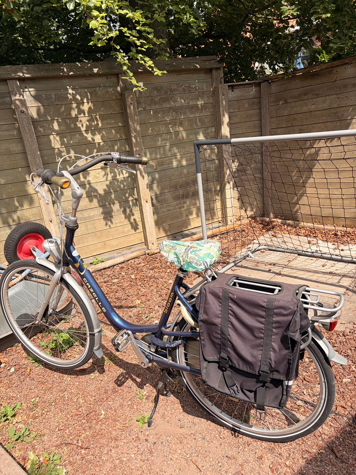 Gazelle Bloom damesfiets – dubbele standaard + fietstas, Fietsen en Brommers, Fietsen | Dames | Moederfietsen, Gebruikt, Gazelle