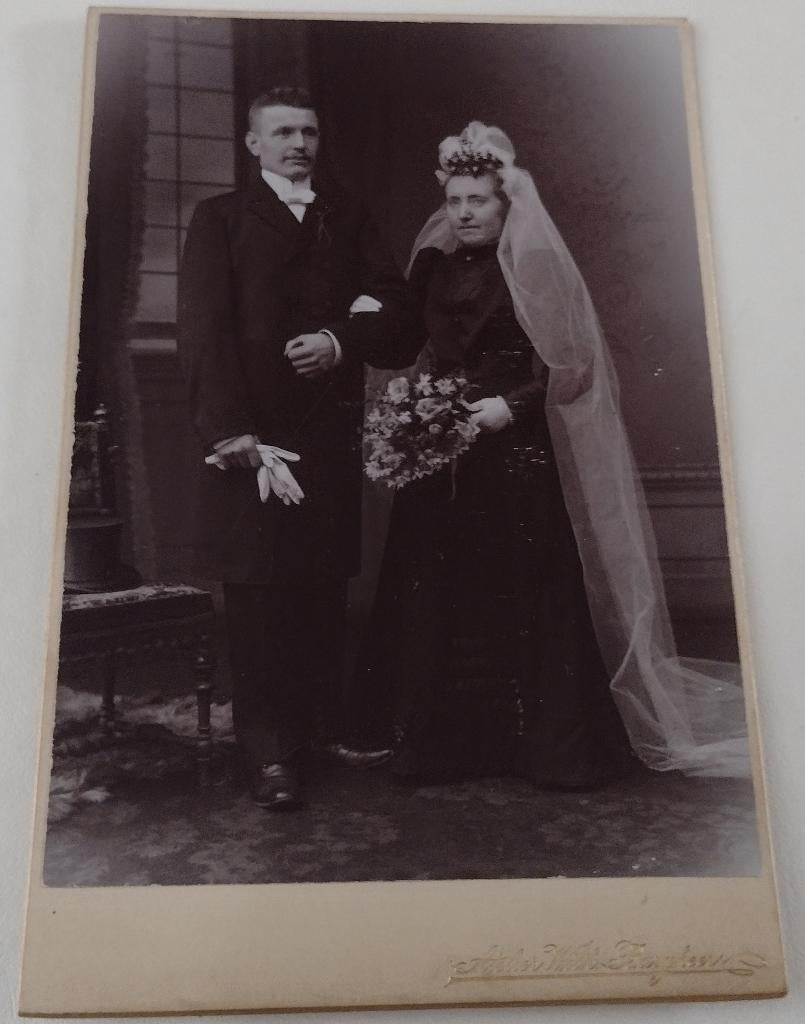 oude foto huwelijk-zwarte trouwjurk, Ophalen of Verzenden, Voor 1940, Gebruikt, Overige onderwerpen